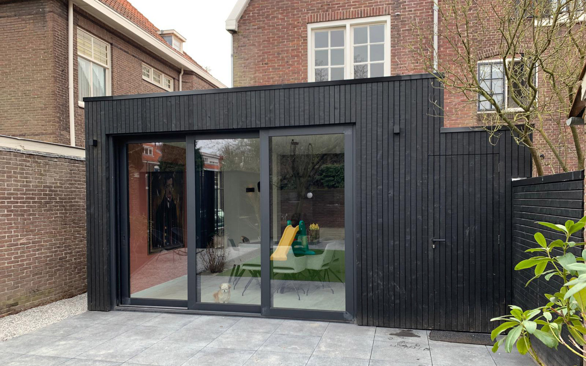 d&m_Tilburg_01_slider Moderne verbouwing en uitbreiding van een jaren 30 woning in Tilburg door vanKlij architectuur